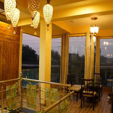 Hotel Mahishmati Palace Maheshwar Exterior photo